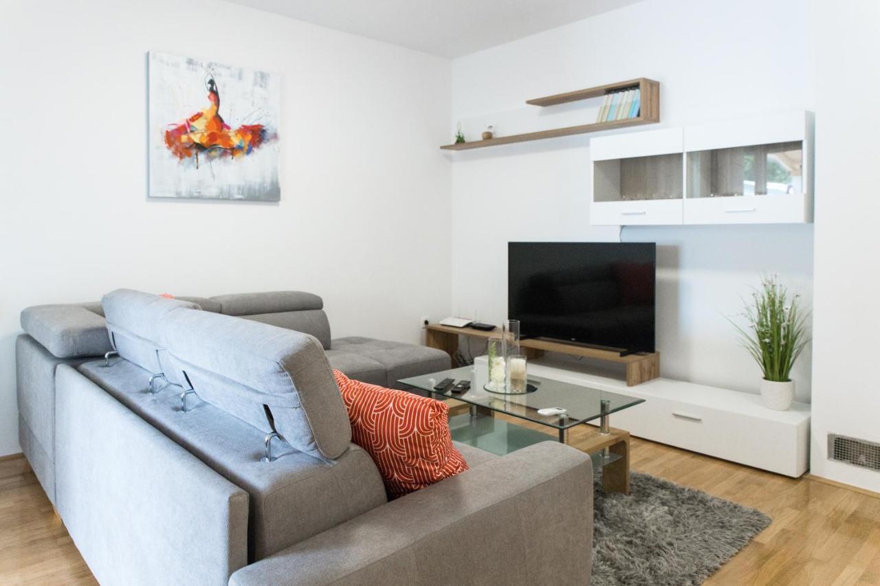 Apartment Zara - Luxury Apartment With Private Pool Dış mekan fotoğraf
